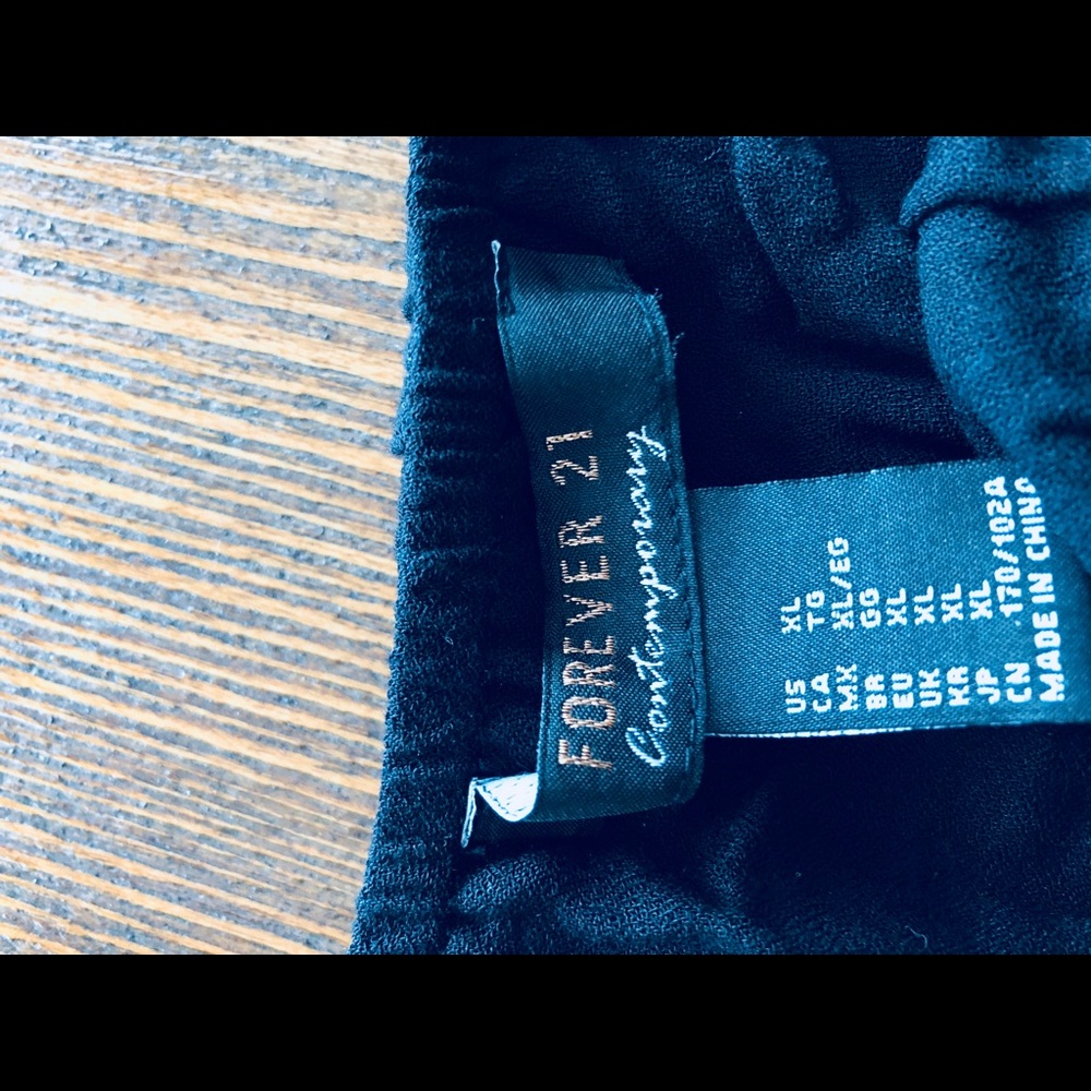 NWOT Off the shoulder tie up sleeves top - Picture 5 of 5